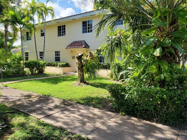 Foto del edificio - 345 Alesio Ave