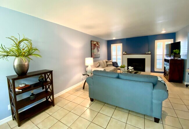 Living room - 4601 Carmen Ave