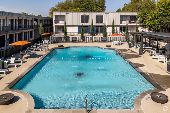 Building Photo - The Ashley at Bluffview Apartments