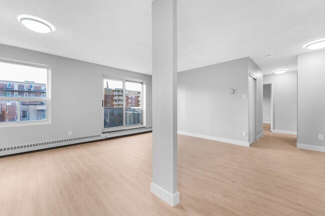 Building Photo - 145 York St