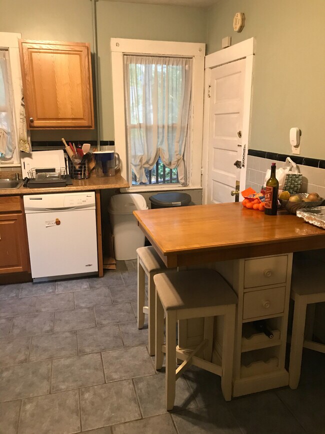 Building Photo - 219 Freeman St