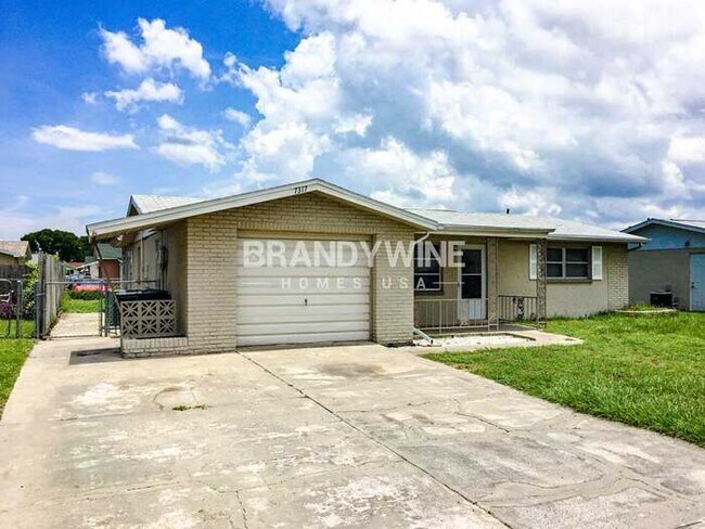Foto del edificio - 7317 Oak Crest Dr