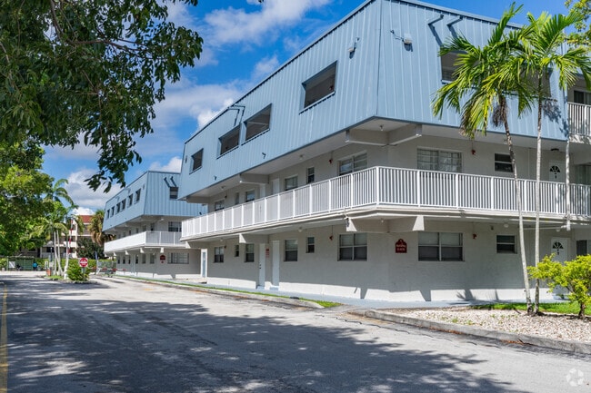 Building Photo - La Estancia Apartments