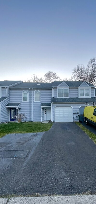 Primary Photo - 519 Leon Cir