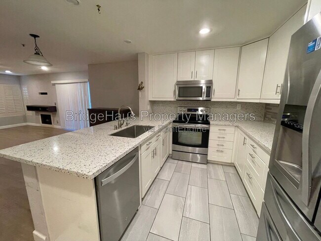 Building Photo - 5765 Friars Rd