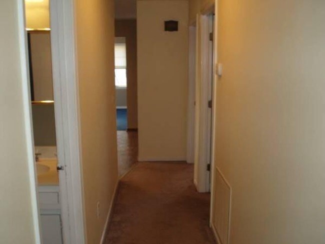 Building Photo - 130 Ashdown Dr