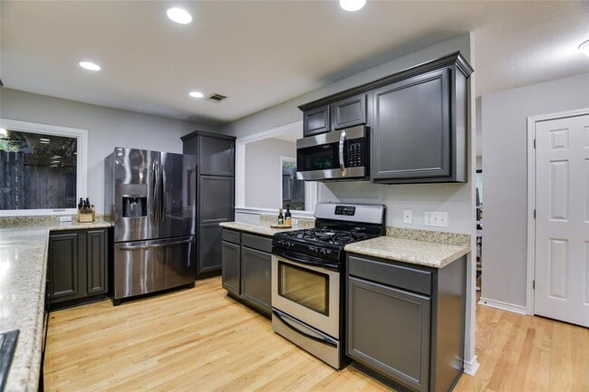 Building Photo - 7615 Rockpoint Dr