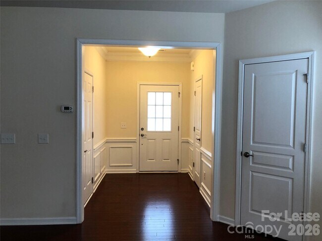 Foto del edificio - 6032 Carrollton Ln