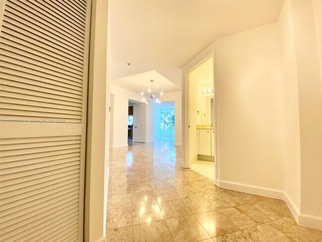 Building Photo - 5970 Indian Creek Dr