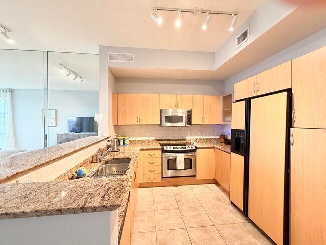 Building Photo - 804 E Windward Way