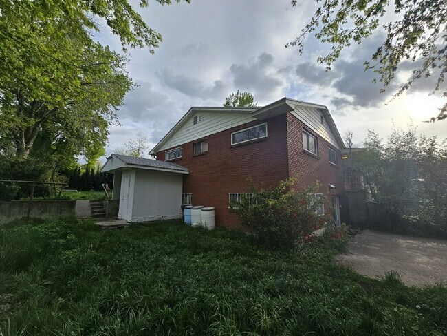 Foto del edificio - 1706 Creek Rd