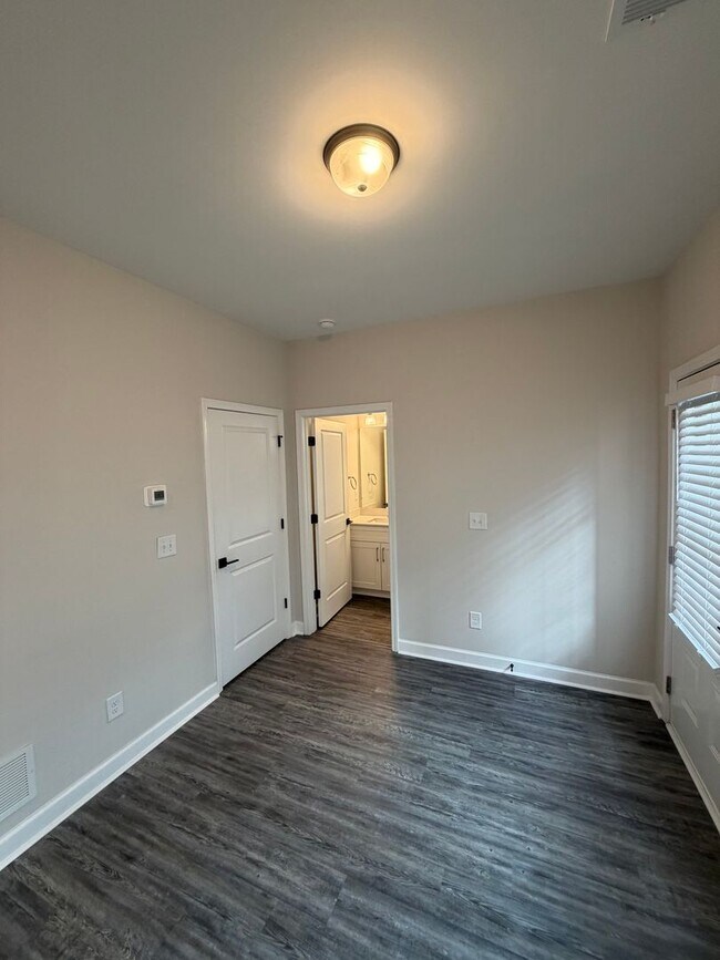 Foto del edificio - Stunning 3 Bed | 3.5 Bath Townhome in Atlanta’s Sought-After Upper Westside (30318)