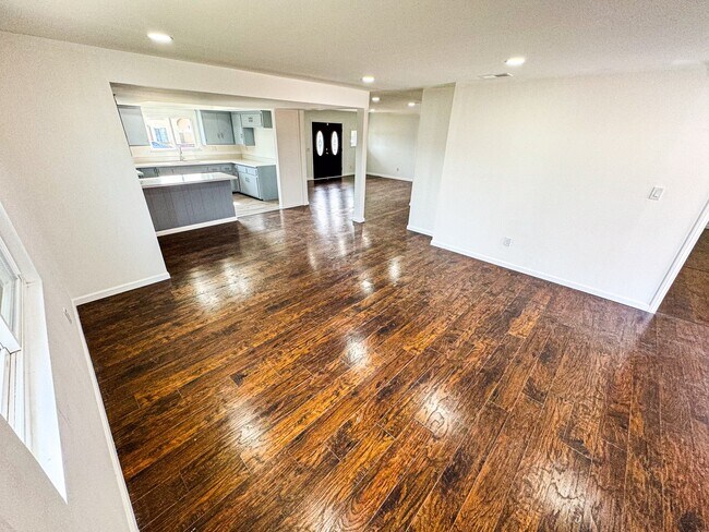 Building Photo - 17536 Ivy Ave