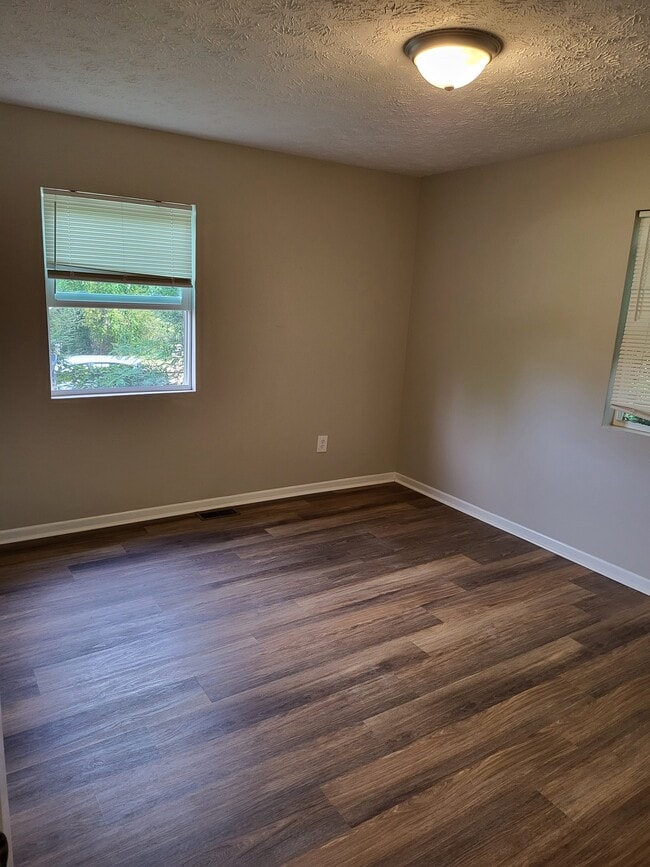 Building Photo - 2704 Sunset Ave