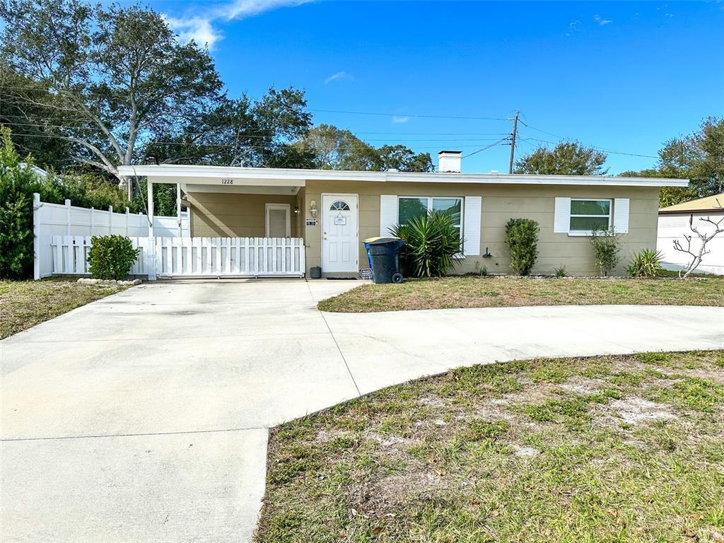 Primary Photo - 1228 Pineview Ave
