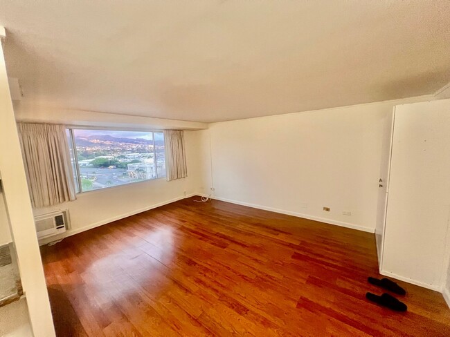 Foto del edificio - Five Regents/1 BD/1 BA/1 PK