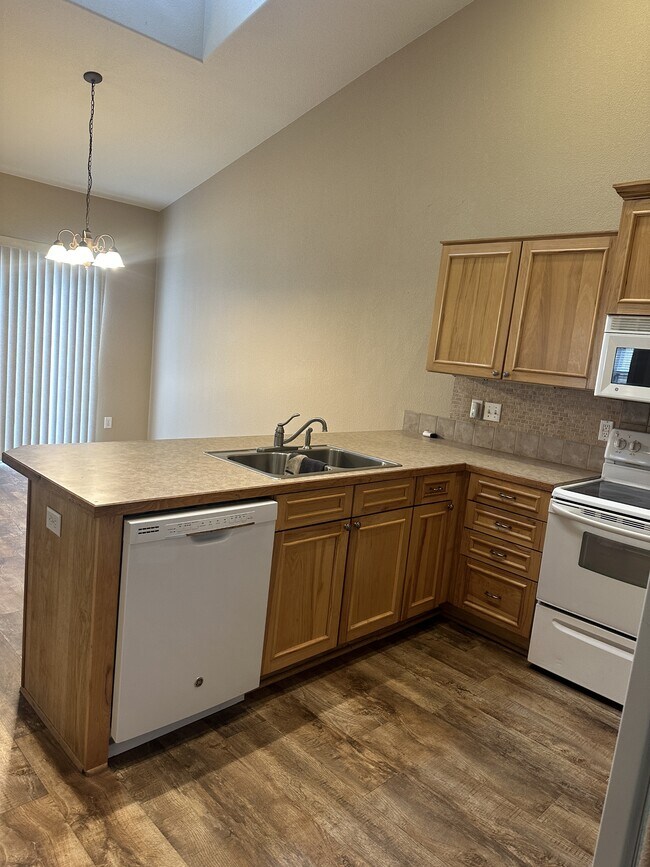 Foto del edificio - 3610 Porto Fino Ave