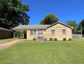 Building Photo - 4811 Bradford Dr