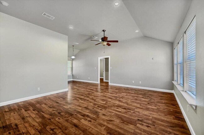 Foto del edificio - 187 Square Dance Rd