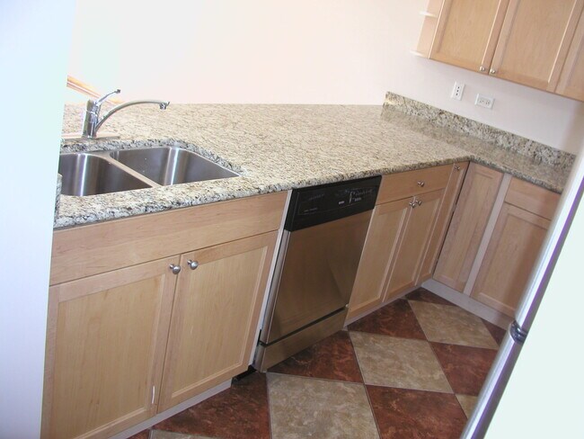 Foto del edificio - 4520 W Irving Park Rd