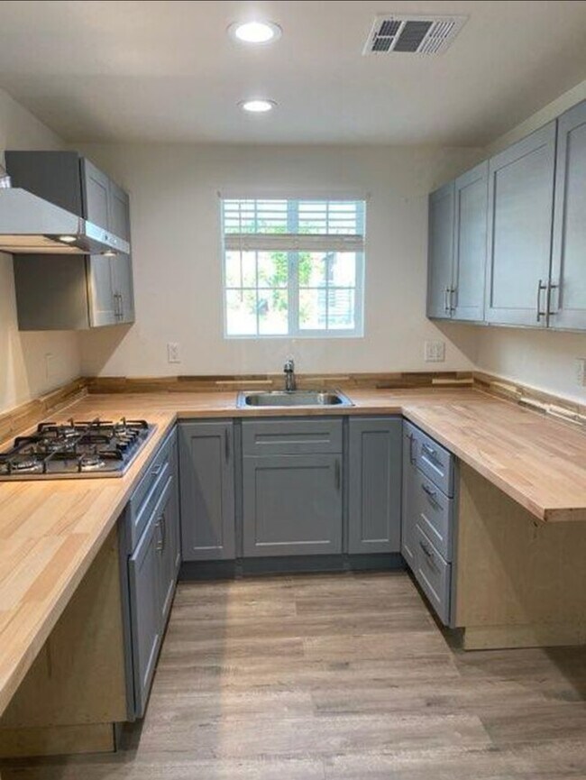 Building Photo - 10713 Irma Ave