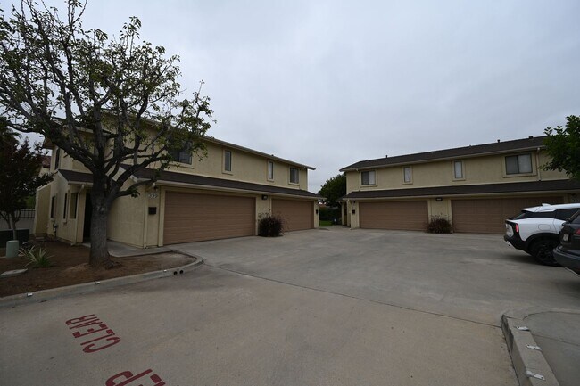 Foto del edificio - Spacious 3 Bed / 2.5 Bath Townhome in Gated Community – El Cajon