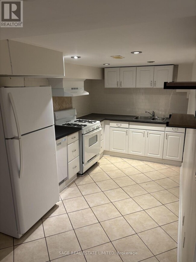 Building Photo - 417 Crawford St