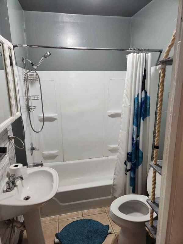 3805 park Unit 2, Kansas City, MO 64109 Room for Rent in Kansas City