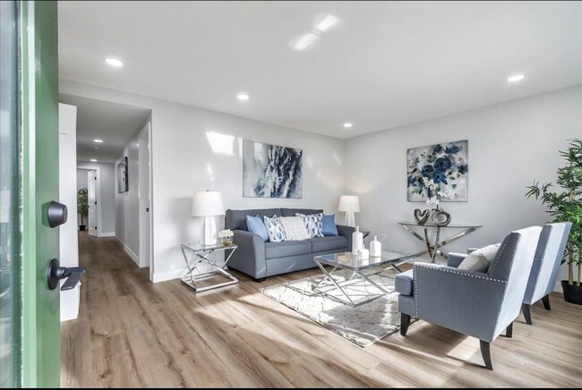 Building Photo - locridge