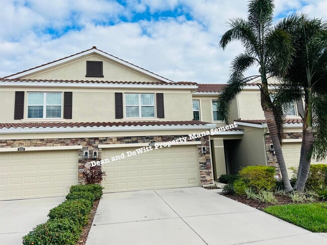 Building Photo - 3 Bed/2.5 Bath