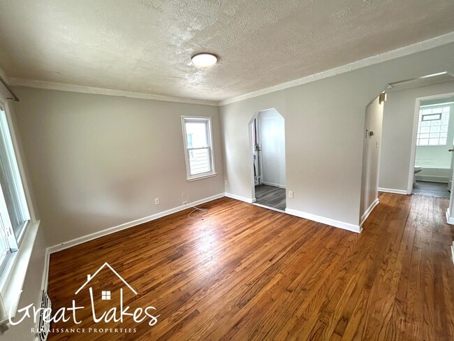Building Photo - Cozy 2 Bedroom 1 Bathroom now available fo...