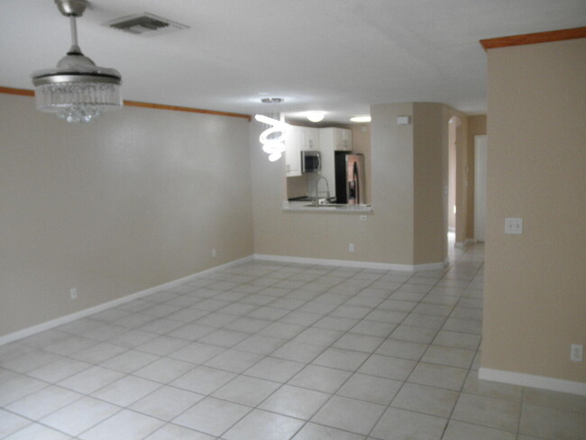 Foto del edificio - 847 Summit Lake Dr