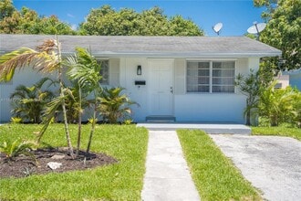 Building Photo - 1311 NE 118th St