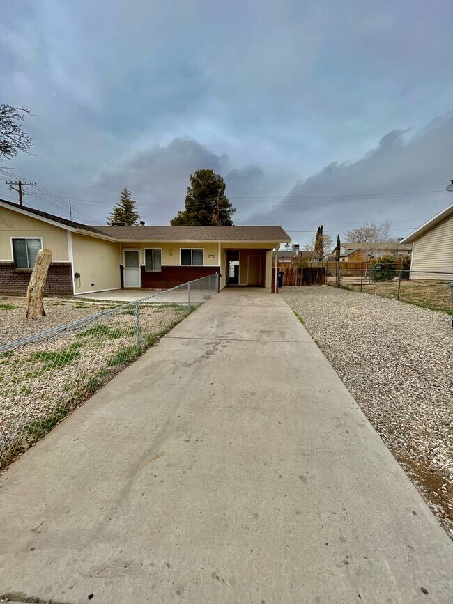 Foto del edificio - Pet Friendly Home in Washington with Large Fenced Yard