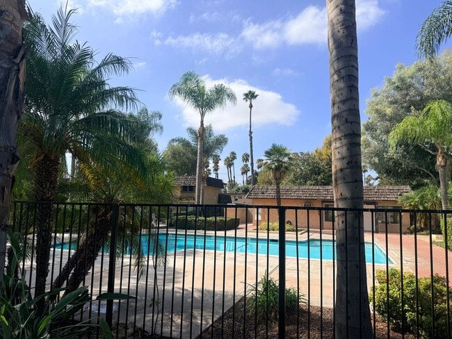 Building Photo - 10570 White Oak Dr