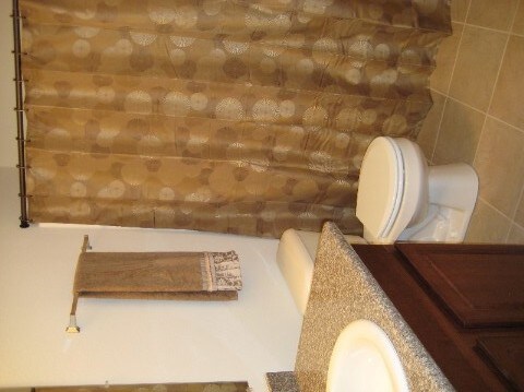 Building Photo - 3 bedroom 2 bath Off Neil