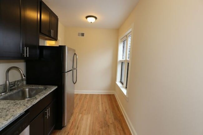 Building Photo - 4127 N Ashland Ave