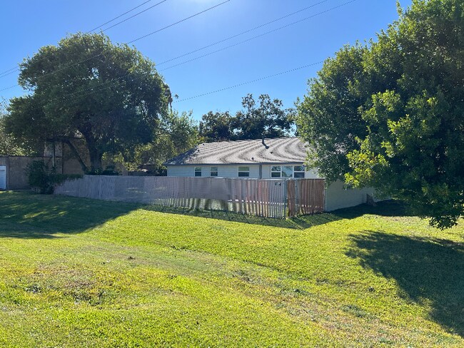 Foto del edificio - 1 10th Ave N