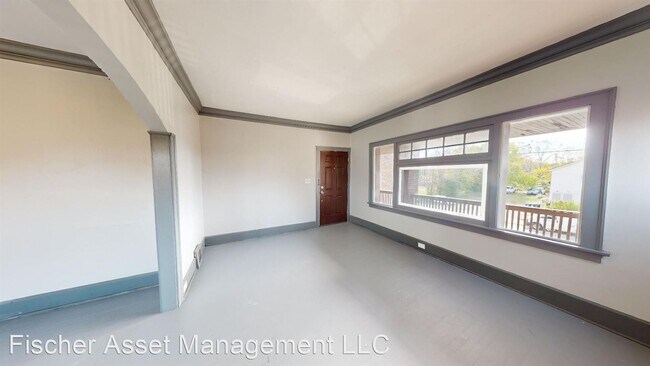Building Photo - 2 br, 1 bath Apartment - 7944 Lorain Avenu...