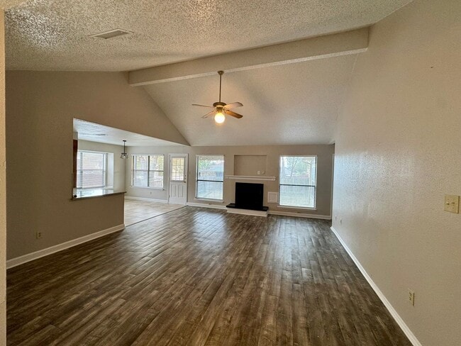 Building Photo - Beautiful Move-In Ready Home with Spacious Living Area and Fireplace