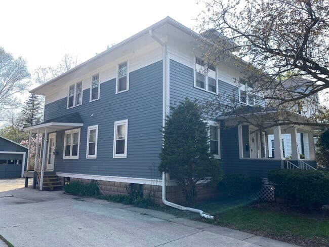 Building Photo - 1234 Porlier St
