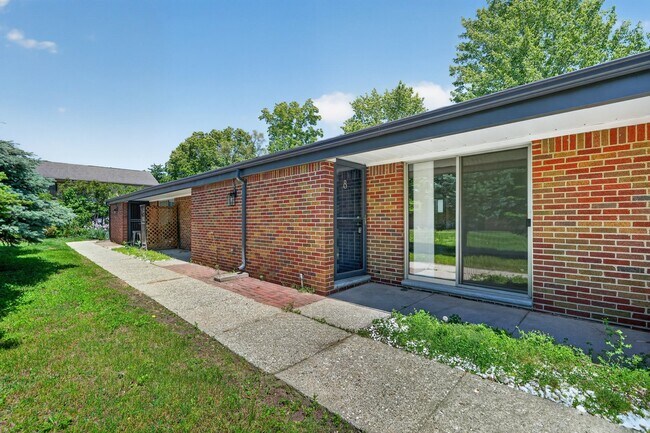 Foto del edificio - 48770 Shelby Rd