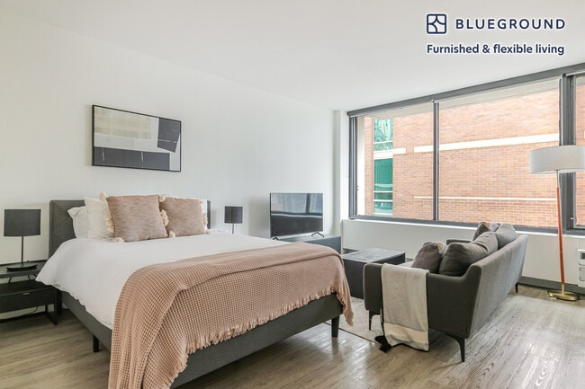 Building Photo - 21 E Chestnut St