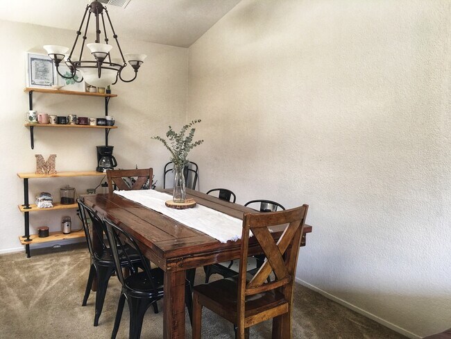 Building Photo - Great End Unit, Single Story In Gated Comm...