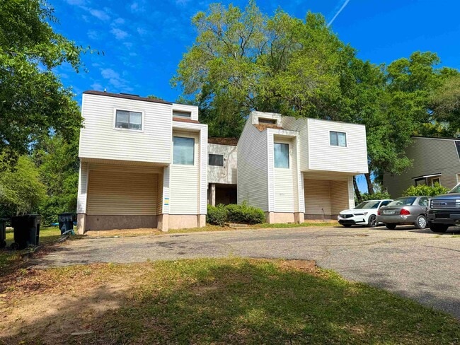 Building Photo - 1844 Larette Dr