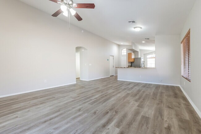 Building Photo - 3834 E Longhorn Dr