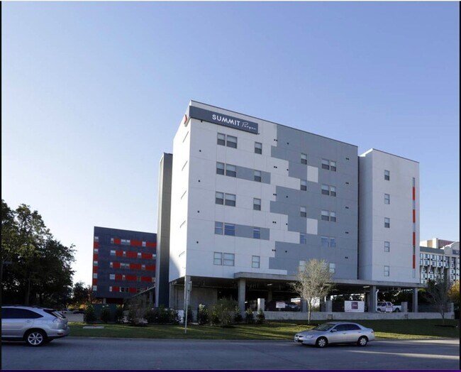 Foto del edificio - 12777 Merit Dr