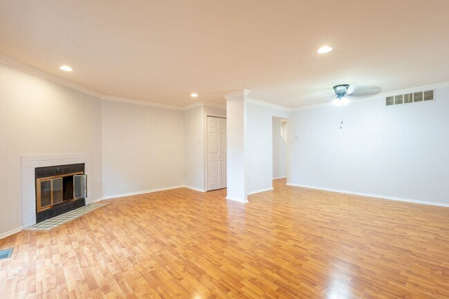 Foto del edificio - Lovely 4 BR/3.5 BA Townhome in Columbia!