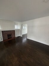 Building Photo - 1506 Duxberry Ave