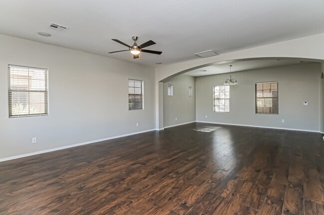 Foto del edificio - 3425 E Vernon Street